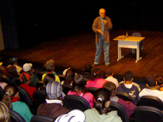 Prefeitura facilita o acesso de jovens à literatura