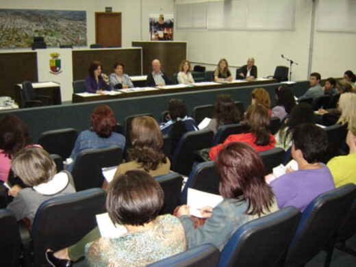 Reunião discute ações na Educação