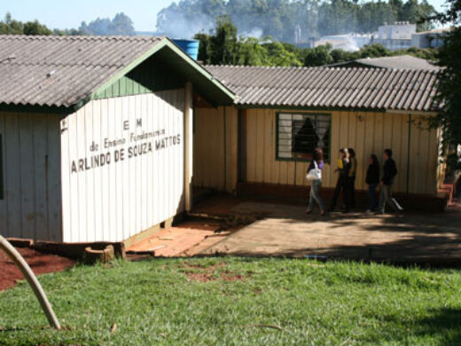 Escolas Municipais recebem equipamentos de informática