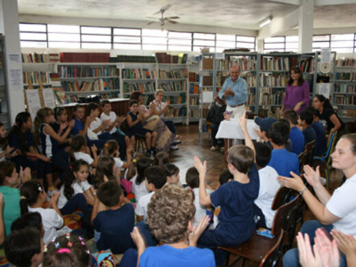 Biblioteca Municipal comemora dia Internacional do teatro e dia do Circo
