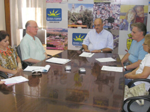 Cooperação entre prefeitura e 7ª CRE garante continuidade do EJA