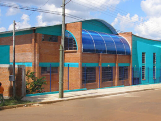 Administração municipal entrega nova escola