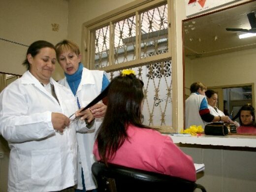 Cursos profissionalizantes formam 800 pessoas