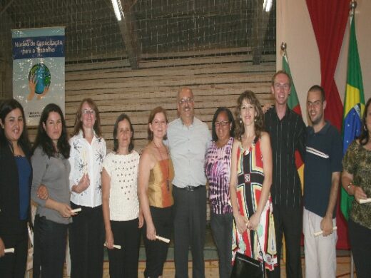 Universidade Popular forma 900 pessoas