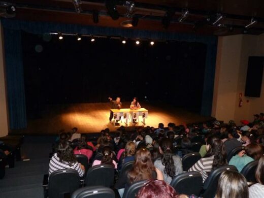 “Antes que o mundo acabe” é o Livro do Mês