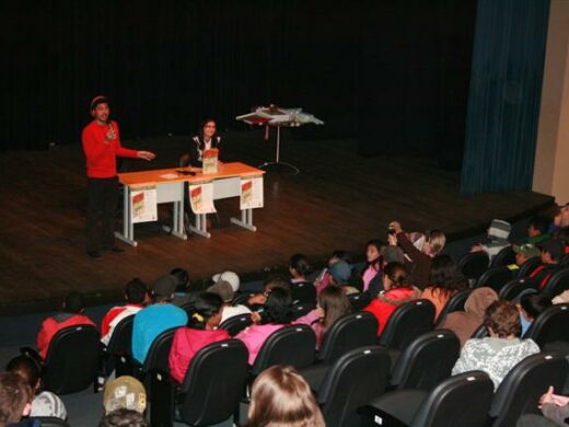 Ynari, a menina das cinco tranças é o livro do mês.