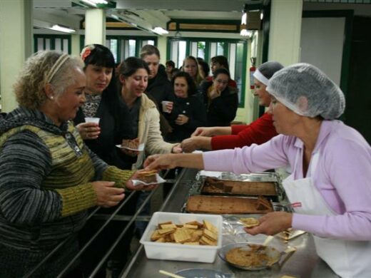 100 Merendeiras da Rede Municipal estão em treinamento