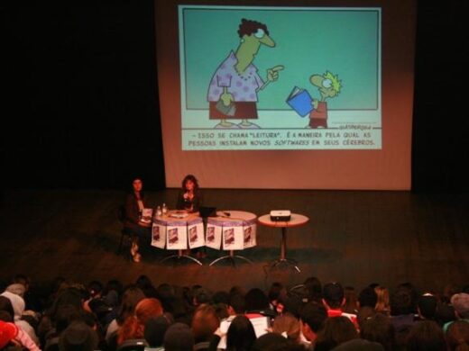 Livro do Mês fala sobre gravidez na adolescência