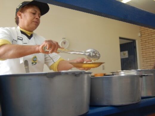 Prefeitura realiza concurso para cozinheiras das Escolas Municipais