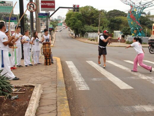 Prefeitura faz ação para marcar o Dia da Abolição da Escravatura