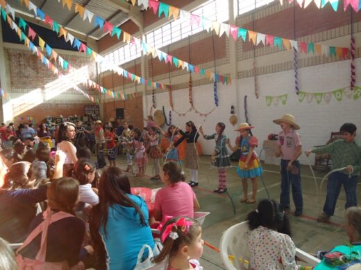 Escolas Municipais realizam festas de São João neste final de semana