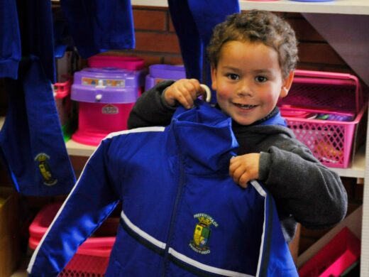 Segue nas escolas municipais votação que irá definir o uniforme escolar