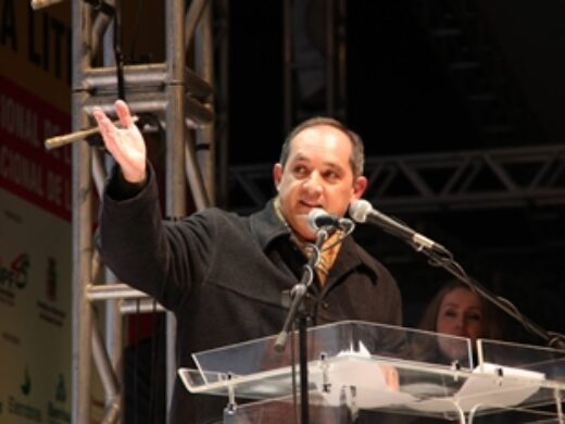 Na abertura da Jornada, prefeito anuncia projeto “Bibliotecas nos Bairros&quot