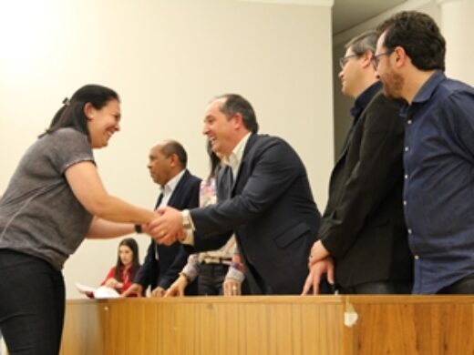 Prefeitura empossa professores concursados para a rede municipal de ensino