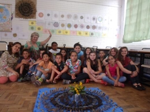 Alunos do ensino fundamental fazem releitura de obras de artista plástica