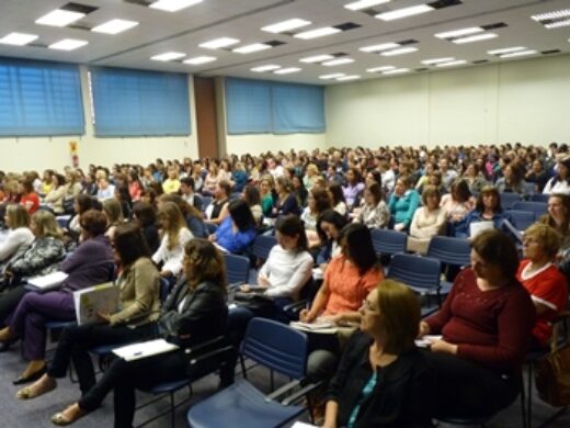 Seminário discute currículo da Educação Infantil