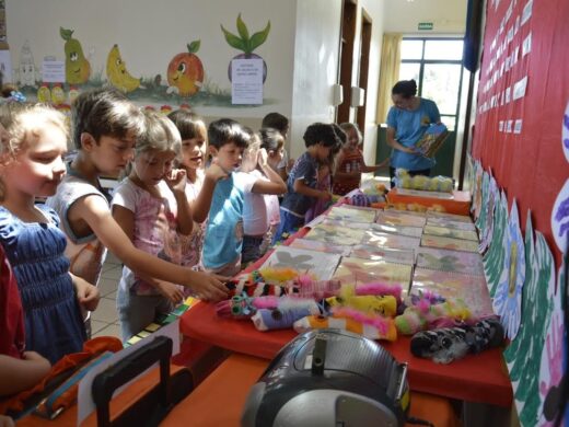 Escola Municipal de Educação Infantil realiza exposição de trabalhos