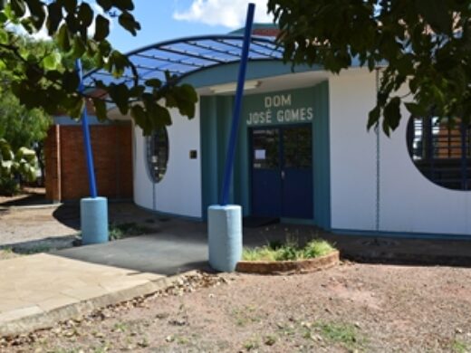 Luciano autoriza ampliação da escola Dom José Gomes