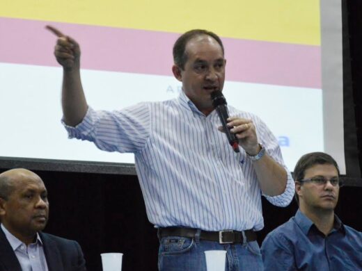 Luciano anuncia ar-condicionado em todas as escolas municipais