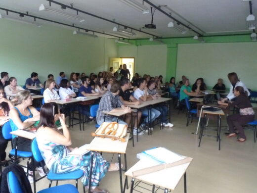 Reunião define estratégias de trabalho para alunos incluídos da rede municipal