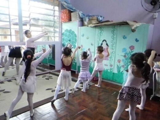 Projeto Baby Ballet leva a dança para escola municipal de Educação Infantil