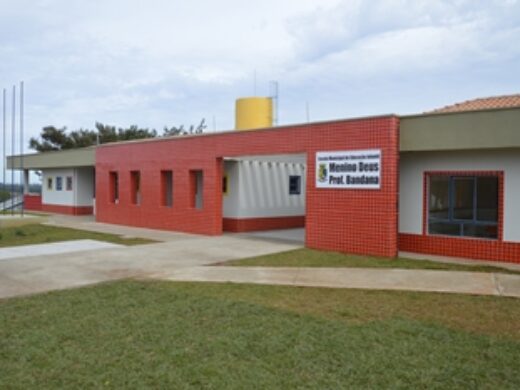 Prefeitura entrega duas escolas e abre 240 novas vagas na Educação Infantil
