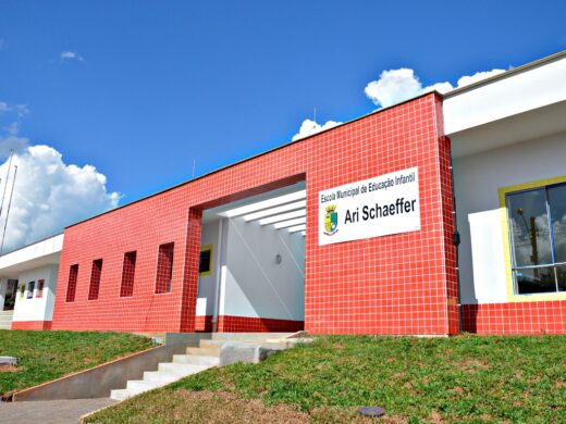 Prefeitura inaugura escola modelo no bairro Schisler