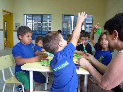 Colônia de férias atende mais de 180 crianças durante recesso escolar