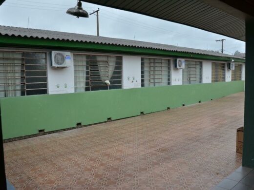 Mais três escolas recebem ar-condicionado