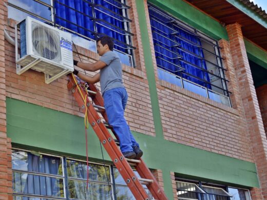 Ar-condicionado chega a 70% das escolas