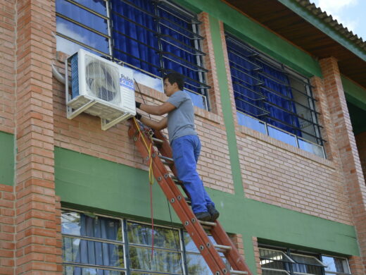 Ar-condicionado é instalado em mais cinco escolas