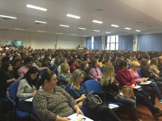 Conferência abre atividades da semana de formação