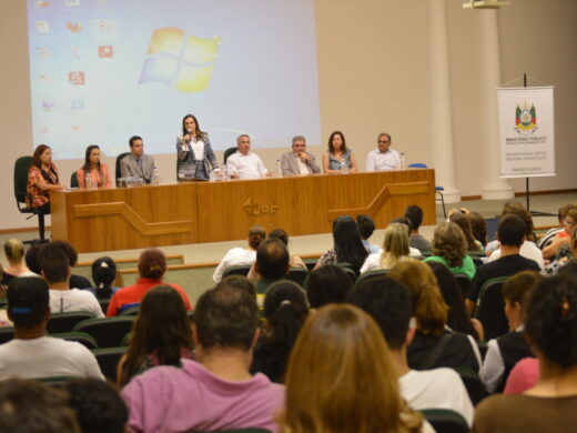 Situação de alunos infrequentes reúne pais