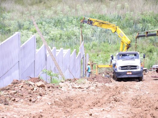 Bairros: Escola do Zachia ganha muro reivindicado