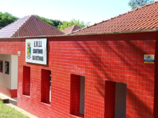 Obras complementares em cinco escolas