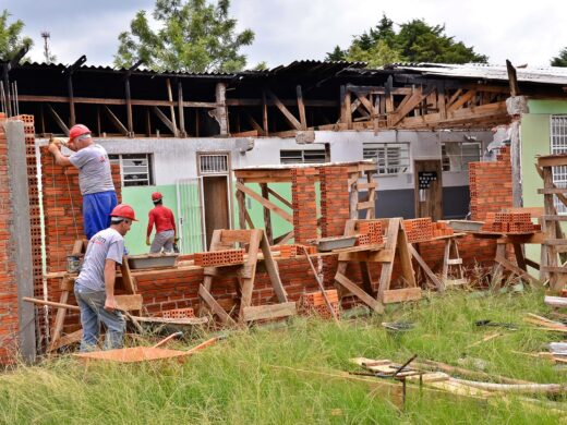 Escola atingida por incêndio está sendo ampliada