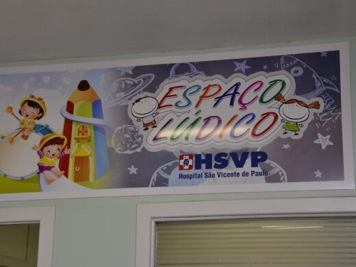 Aulas para crianças em tratamento contra o câncer