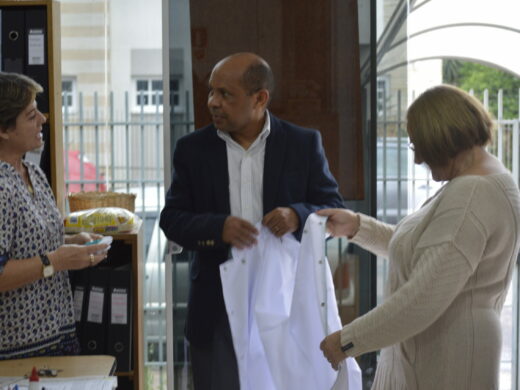 Profissionais ganham uniformes