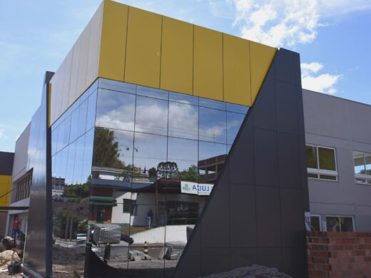 Obras da escola da Vila Luiza em fase final
