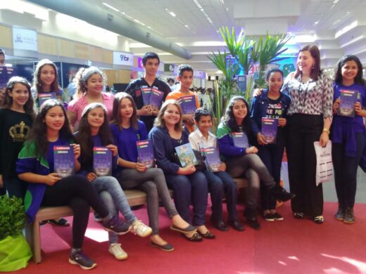 Projeto literário nas escolas lança primeiro livro