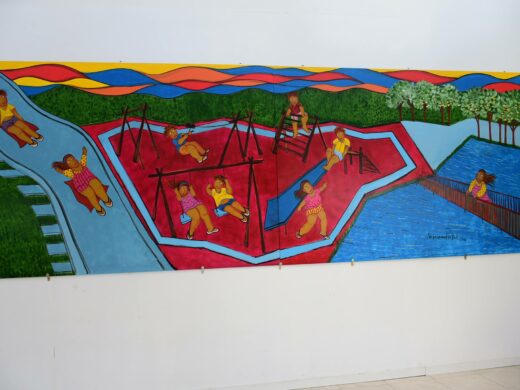 Artista Miriam Postal entrega arte feita em escola