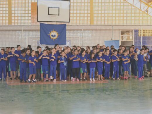 Quadra de esportes é entregue na Vila Jardim