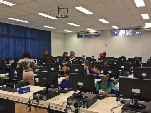 Programa Escola de Hackers tem aula inaugural