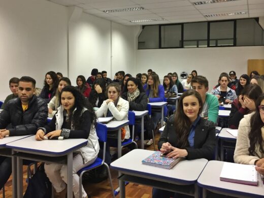 Aulas do Tô Dentro iniciam com 200 alunos