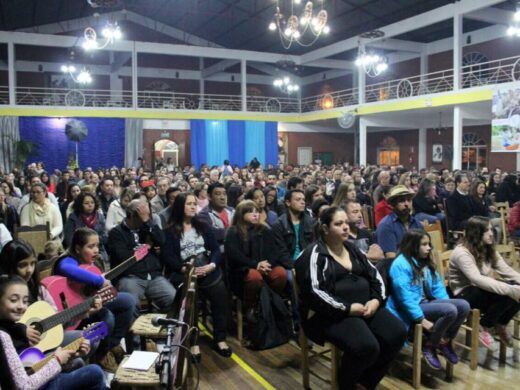 Cursos profissionalizantes entregam certificado