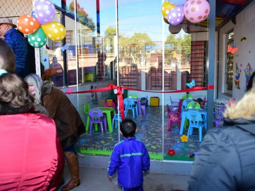 Escola de educação infantil inaugura brinquedoteca