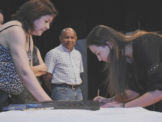 Prefeitura dá posse a novos professores