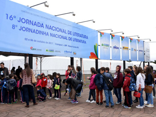 Crianças dão início às atividades da Jornada