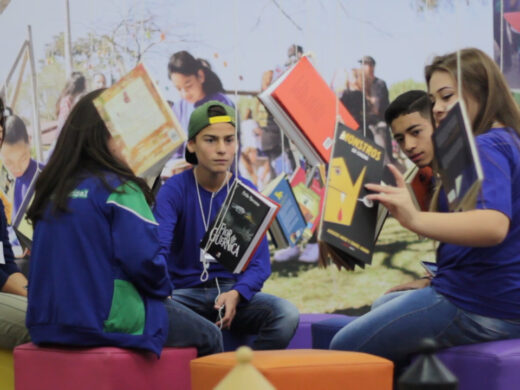 Mais de mil crianças já passaram pelo estande