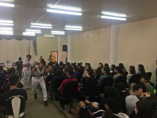 Literatura em Diálogo com obra contemporânea